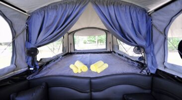 holiday-camper-trailer-interior-09
